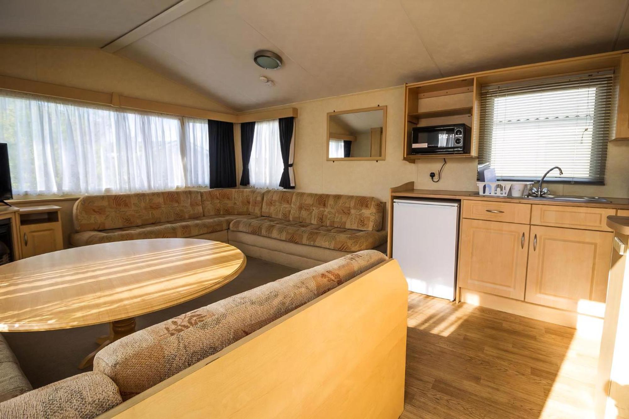 8 Berth Caravan For Hire At St Osyth Beach Holiday Park In Essex Ref 28026Fi Clacton-on-Sea Exterior foto